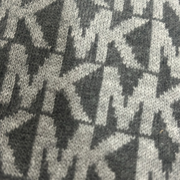 Michael Kors scarf women, gray MK pattern - Picture 2 of 4